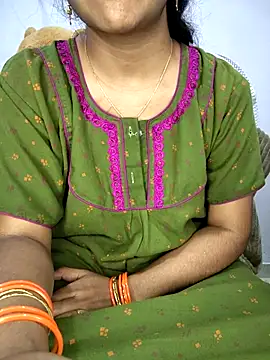 Snapshot of lovelygirl4567 chatting on 11/18/25, 05:06 lovelygirl4567 online show from 11/18/25, 05:06