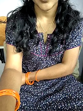 Snapshot of lovelygirl4567 chatting on 11/20/25, 05:29 lovelygirl4567 online show from 11/20/25, 05:29