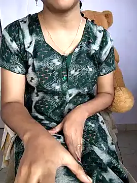 Snapshot of lovelygirl4567 chatting on 11/24/25, 07:30 lovelygirl4567 online show from 11/24/25, 07:30