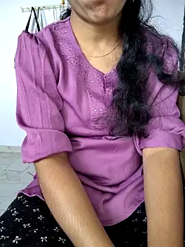 Snapshot of lovelygirl4567 chatting on 12/15/25, 05:44 lovelygirl4567 online show from 12/15/25, 05:44