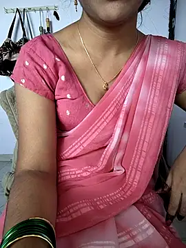 Snapshot of lovelygirl4567 chatting on 12/17/25, 06:52 lovelygirl4567 online show from 12/17/25, 06:52