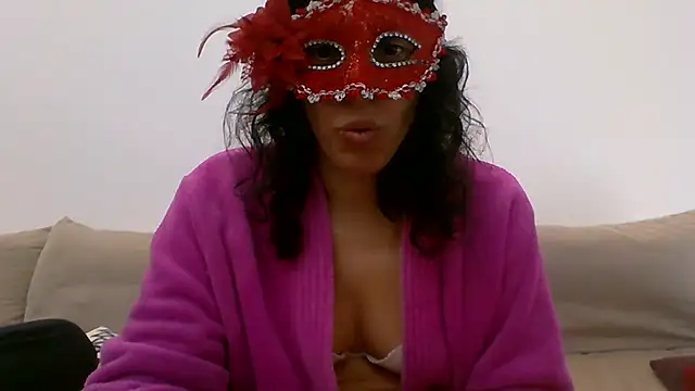 Snapshot of couple-tuga chatting on 02/17/25, 11:34 couple-tuga online show from 02/17/25, 11:34