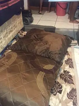 Snapshot of MKbesxxx chatting on 11/13/25, 09:03 MKbesxxx online show from 11/13/25, 09:03