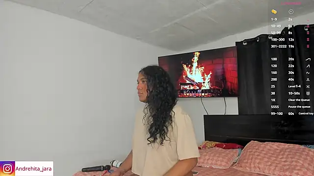 Snapshot of madisonbrunette chatting on 11/12/25, 07:57 madisonbrunette online show from 11/12/25, 07:57