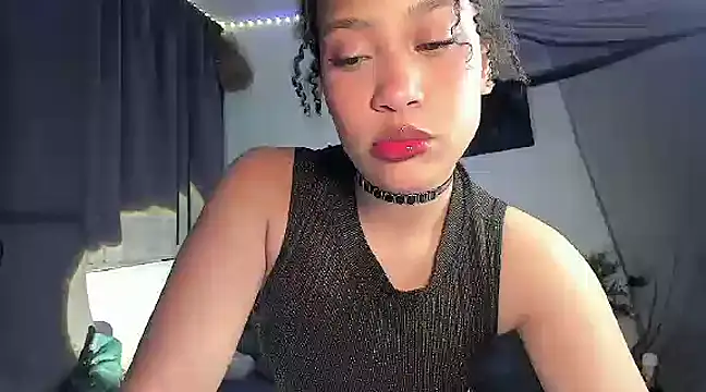 Snapshot of bronwgirl69 chatting on 03/08/25, 04:23 bronwgirl69 online show from 03/08/25, 04:23