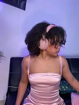 Snapshot of bronwgirl69 chatting on 03/14/25, 06:50 bronwgirl69 online show from 03/14/25, 06:50