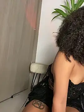 Snapshot of bronwgirl69 chatting on 09/26/25, 04:55 bronwgirl69 online show from 09/26/25, 04:55