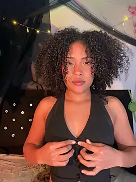 Snapshot of bronwgirl69 chatting on 10/01/25, 12:27 bronwgirl69 online show from 10/01/25, 12:27