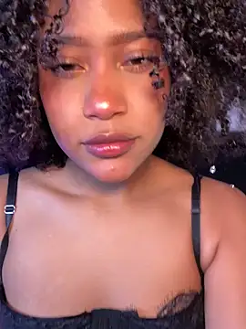 Snapshot of bronwgirl69 chatting on 10/01/25, 07:53 bronwgirl69 online show from 10/01/25, 07:53