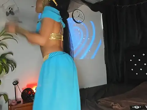 Snapshot of bronwgirl69 chatting on 10/19/25, 07:47 bronwgirl69 online show from 10/19/25, 07:47