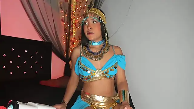 Snapshot of bronwgirl69 chatting on 10/24/25, 02:08 bronwgirl69 online show from 10/24/25, 02:08