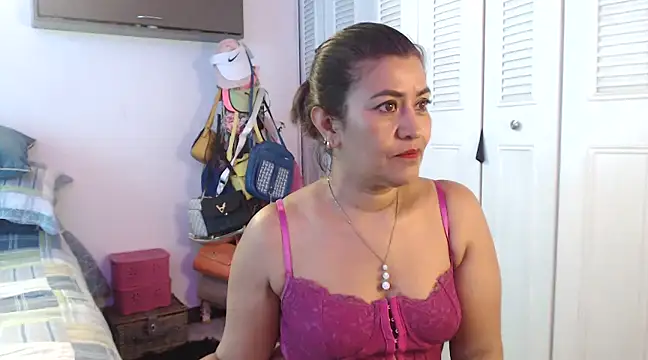 Snapshot of CamilaLix chatting on 01/05/25, 07:39 CamilaLix online show from 01/05/25, 07:39