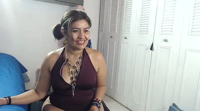 Snapshot of CamilaLix chatting on 01/12/25, 12:18 CamilaLix online show from 01/12/25, 12:18