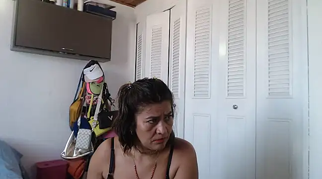 Snapshot of CamilaLix chatting on 01/16/25, 03:24 CamilaLix online show from 01/16/25, 03:24