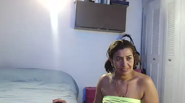 Snapshot of CamilaLix chatting on 01/19/25, 04:01 CamilaLix online show from 01/19/25, 04:01