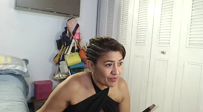 Snapshot of CamilaLix chatting on 01/28/25, 12:47 CamilaLix online show from 01/28/25, 12:47