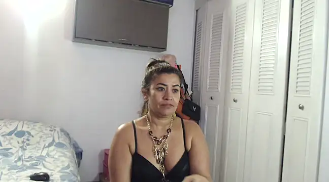 Snapshot of CamilaLix chatting on 02/06/25, 02:55 CamilaLix online show from 02/06/25, 02:55