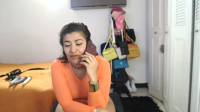 Snapshot of CamilaLix chatting on 02/21/25, 12:27 CamilaLix online show from 02/21/25, 12:27