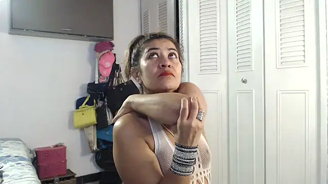 Snapshot of CamilaLix chatting on 02/28/25, 12:21 CamilaLix online show from 02/28/25, 12:21