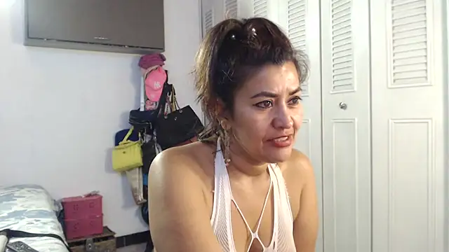 Snapshot of CamilaLix chatting on 02/28/25, 03:26 CamilaLix online show from 02/28/25, 03:26