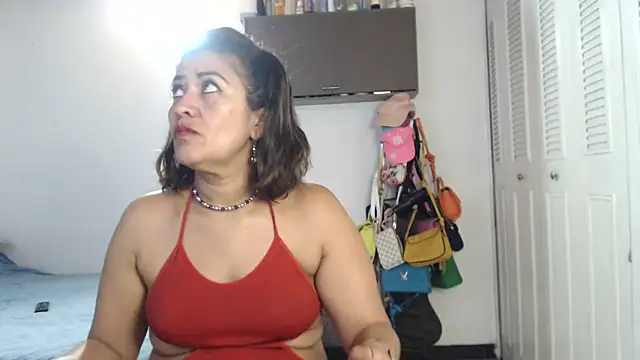 Snapshot of CamilaLix chatting on 03/05/25, 12:16 CamilaLix online show from 03/05/25, 12:16