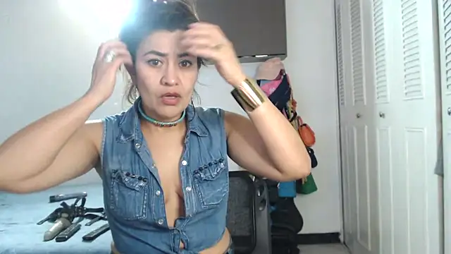 Snapshot of CamilaLix chatting on 03/06/25, 02:51 CamilaLix online show from 03/06/25, 02:51