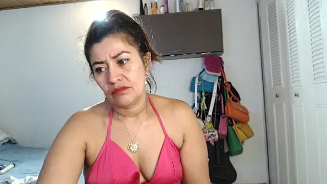 Snapshot of CamilaLix chatting on 03/10/25, 01:45 CamilaLix online show from 03/10/25, 01:45