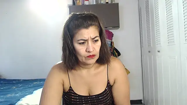 Snapshot of CamilaLix chatting on 03/12/25, 11:01 CamilaLix online show from 03/12/25, 11:01