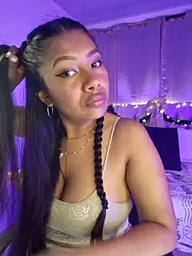 Snapshot of PaulaOrtiz_1 chatting on 12/20/25, 02:35 PaulaOrtiz 1 online show from 12/20/25, 02:35