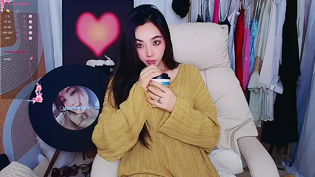 Snapshot of xiaotiantian-76 chatting on 11/16/25, 12:33 xiaotiantian-76 online show from 11/16/25, 12:33