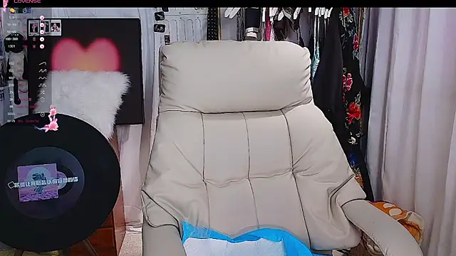 Snapshot of xiaotiantian-76 chatting on 12/03/25, 02:19 xiaotiantian-76 online show from 12/03/25, 02:19