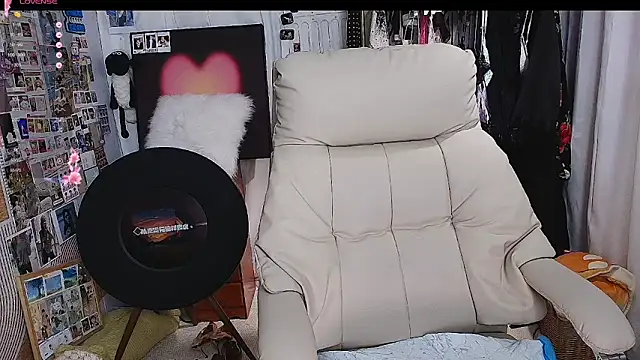 Snapshot of xiaotiantian-76 chatting on 12/05/25, 01:03 xiaotiantian-76 online show from 12/05/25, 01:03