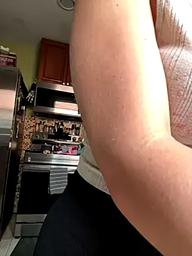 thigh hi online show from 11/06/25, 04:41