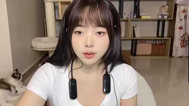 Snapshot of Chenjing0 chatting on 10/10/25, 02:21 Chenjing0 online show from 10/10/25, 02:21