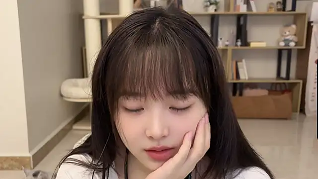 Snapshot of Chenjing0 chatting on 10/12/25, 02:54 Chenjing0 online show from 10/12/25, 02:54