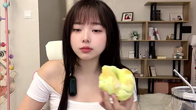 Snapshot of Chenjing0 chatting on 10/21/25, 02:56 Chenjing0 online show from 10/21/25, 02:56