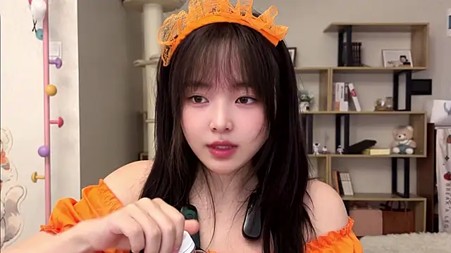 Snapshot of Chenjing0 chatting on 10/26/25, 03:01 Chenjing0 online show from 10/26/25, 03:01