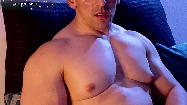 Snapshot of life_warrior chatting on 12/27/24, 03:42 life warrior online show from 12/27/24, 03:42