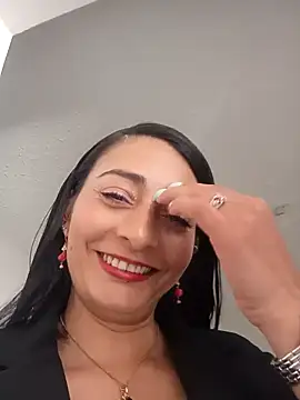 Snapshot of BELLA--26 chatting on 01/14/25, 02:11 BELLA--26 online show from 01/14/25, 02:11