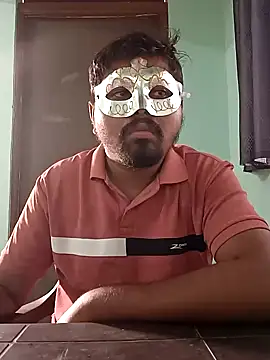 Snapshot of Desi_Heat chatting on 01/01/25, 11:05 Desi Heat online show from 01/01/25, 11:05