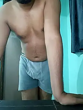 Snapshot of Desi_Heat chatting on 01/01/25, 04:29 Desi Heat online show from 01/01/25, 04:29
