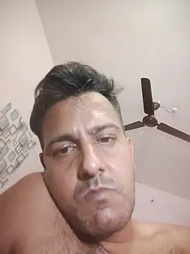 Snapshot of MAGNETICDADDY8 chatting on 09/27/25, 10:48 MAGNETICDADDY8 online show from 09/27/25, 10:48