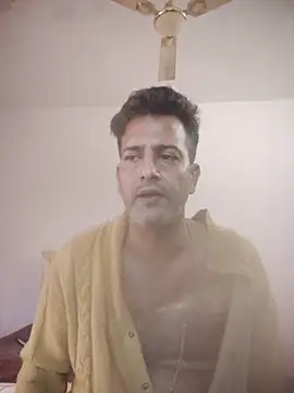 Snapshot of MAGNETICDADDY8 chatting on 10/06/25, 02:31 MAGNETICDADDY8 online show from 10/06/25, 02:31