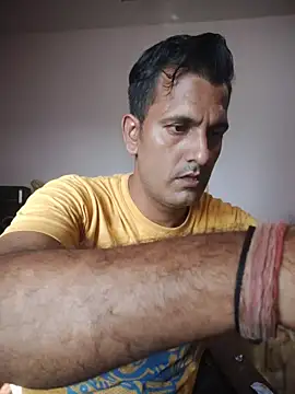 Snapshot of MAGNETICDADDY8 chatting on 10/16/25, 09:43 MAGNETICDADDY8 online show from 10/16/25, 09:43