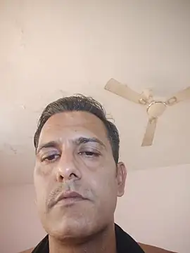 Snapshot of MAGNETICDADDY8 chatting on 10/17/25, 10:18 MAGNETICDADDY8 online show from 10/17/25, 10:18