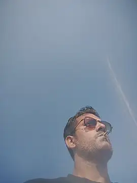 Snapshot of MAGNETICDADDY8 chatting on 10/29/25, 04:15 MAGNETICDADDY8 online show from 10/29/25, 04:15