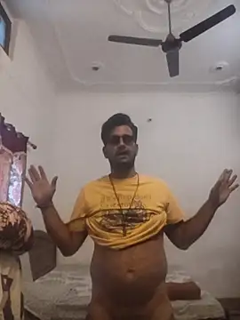 Snapshot of MAGNETICDADDY8 chatting on 10/31/25, 08:37 MAGNETICDADDY8 online show from 10/31/25, 08:37