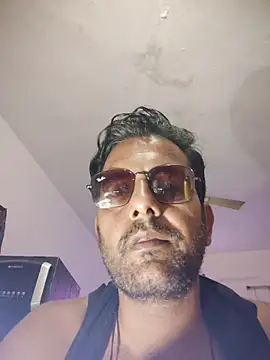 Snapshot of MAGNETICDADDY8 chatting on 11/03/25, 08:10 MAGNETICDADDY8 online show from 11/03/25, 08:10