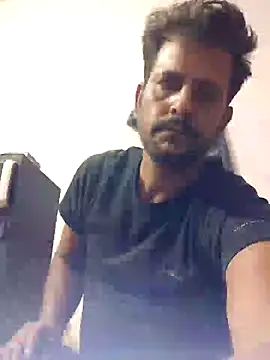 Snapshot of MAGNETICDADDY8 chatting on 11/08/25, 05:01 MAGNETICDADDY8 online show from 11/08/25, 05:01