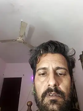 Snapshot of MAGNETICDADDY8 chatting on 11/28/25, 08:11 MAGNETICDADDY8 online show from 11/28/25, 08:11